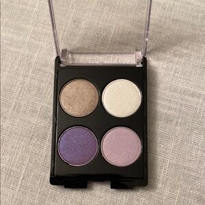Eyeshadow Quad Palette - Purple and White Shades